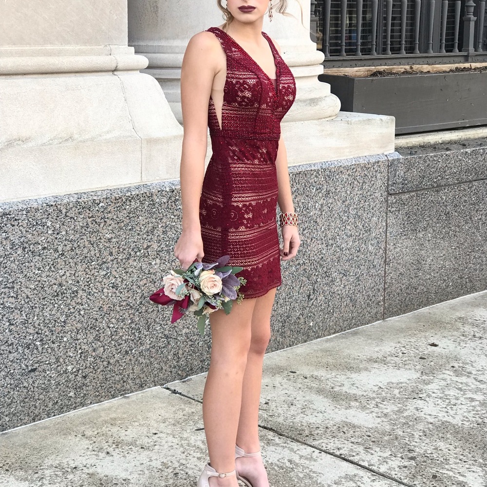 Ellie Wilde Homecoming Dress Size 00 Burgundy.